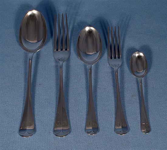 A 1930s canteen of silver rat tail pattern cutlery, by William Hutton & Sons, 52oz/1634 grams.